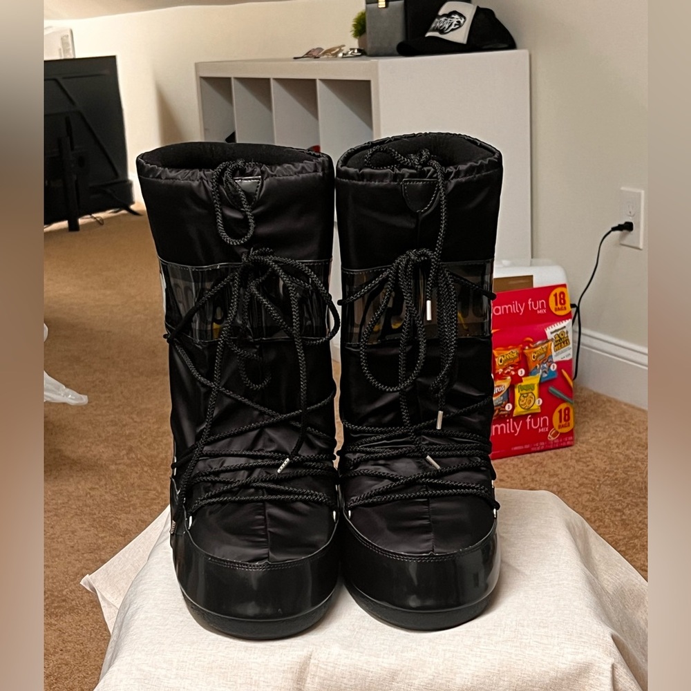 Brand new Moon Boots - Picture 2 of 3